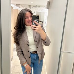 Meet your Posher, Madeline